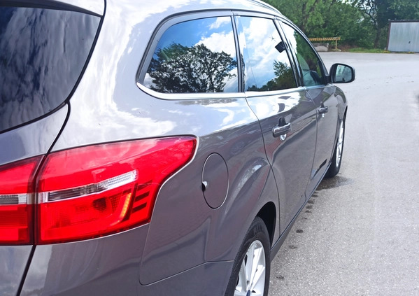 Ford Focus cena 39800 przebieg: 217000, rok produkcji 2016 z Dębica małe 232